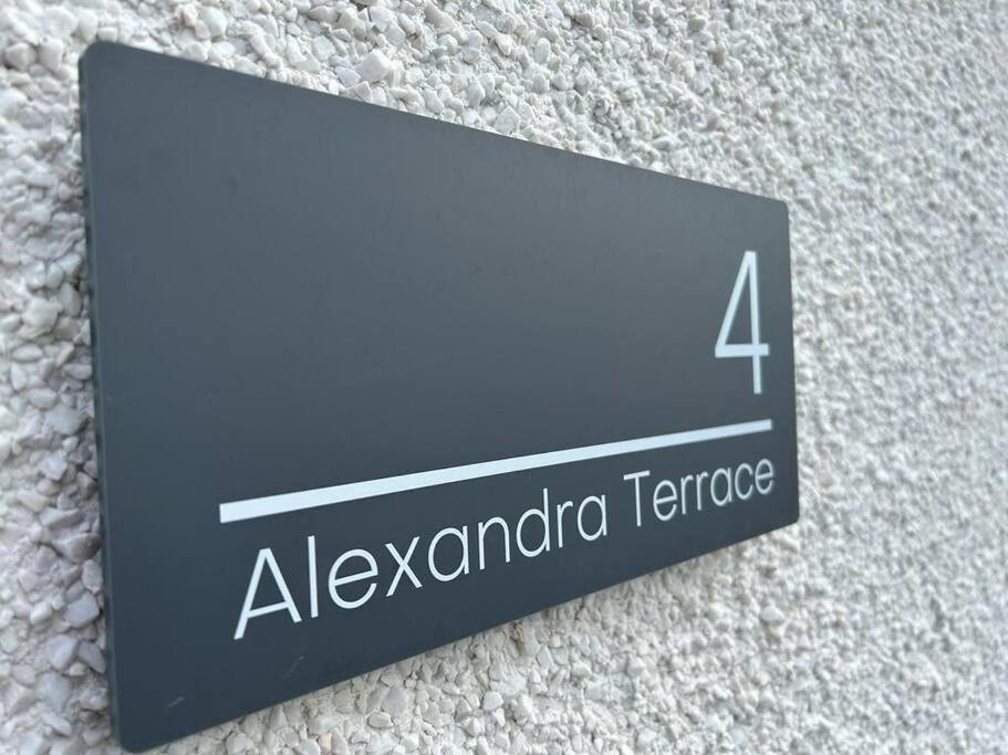 Вилла Caernarfon Modern Townhouse Snowdonia Экстерьер фото